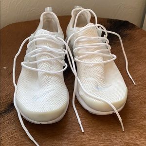 white nike air presto
